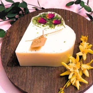 Beauty Scents - Soy Candles - Small Heart - Champagne & Roses - Close Up