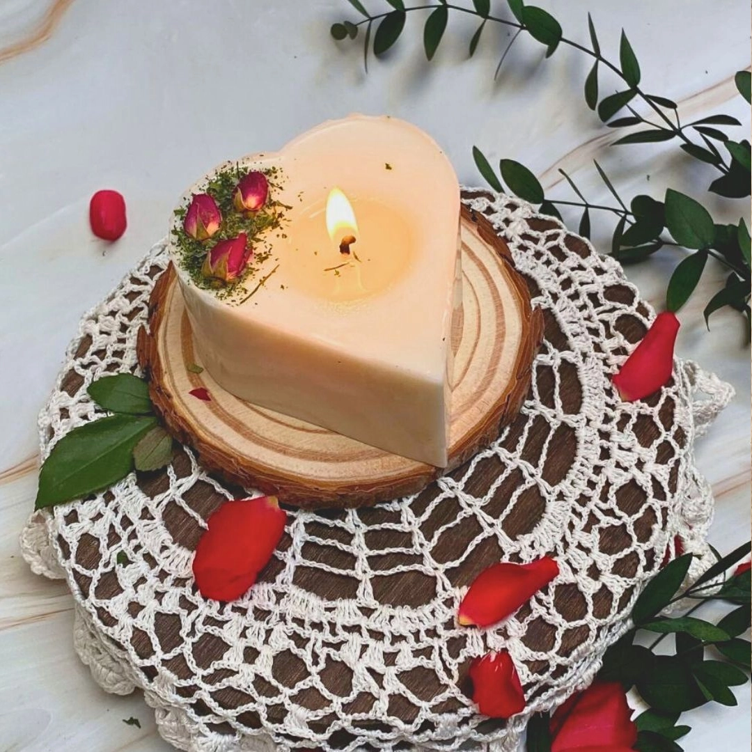 Beauty Scents - Soy Candles - Small Heart - Champagne & Roses - Lit Up