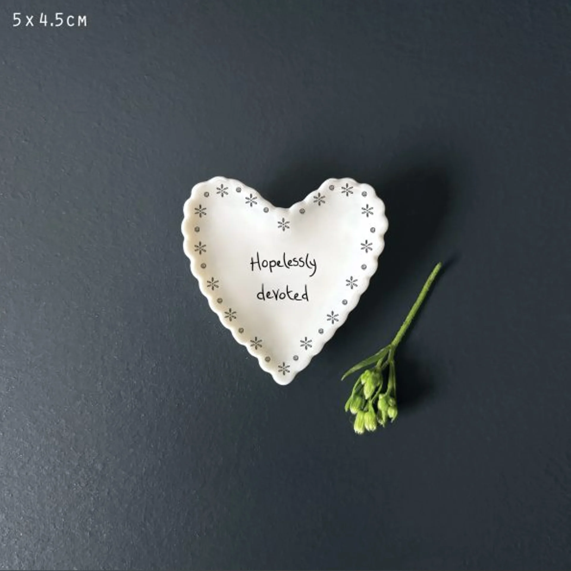 East of India - Small Scallop Heart Dish - Hopelessly Devoted - 2065
