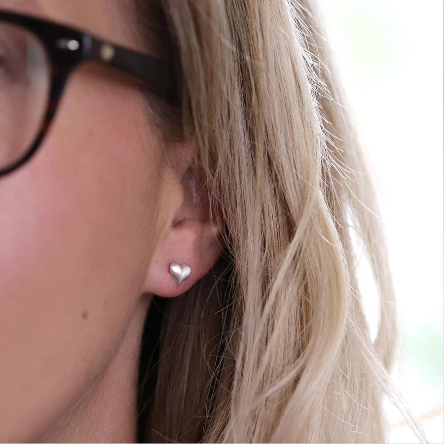 Silver Earrings - Studs - Brushed Puff Heart - Model